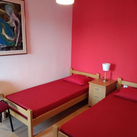 Skopje City Center Red Apartment Esterno foto