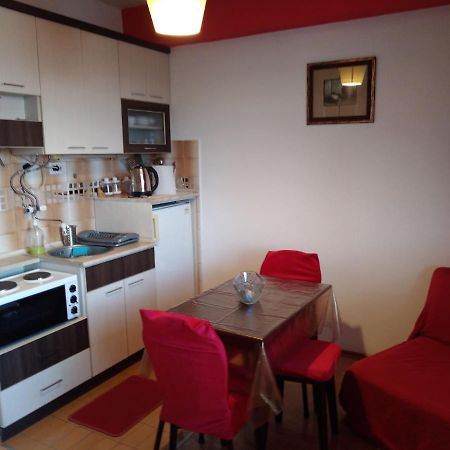Skopje City Center Red Apartment Esterno foto