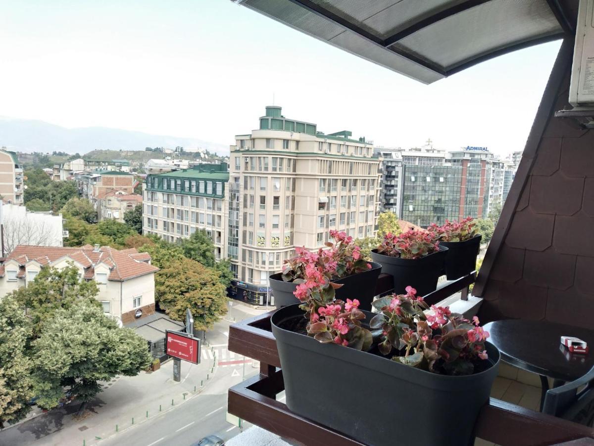 Skopje City Center Red Apartment Esterno foto