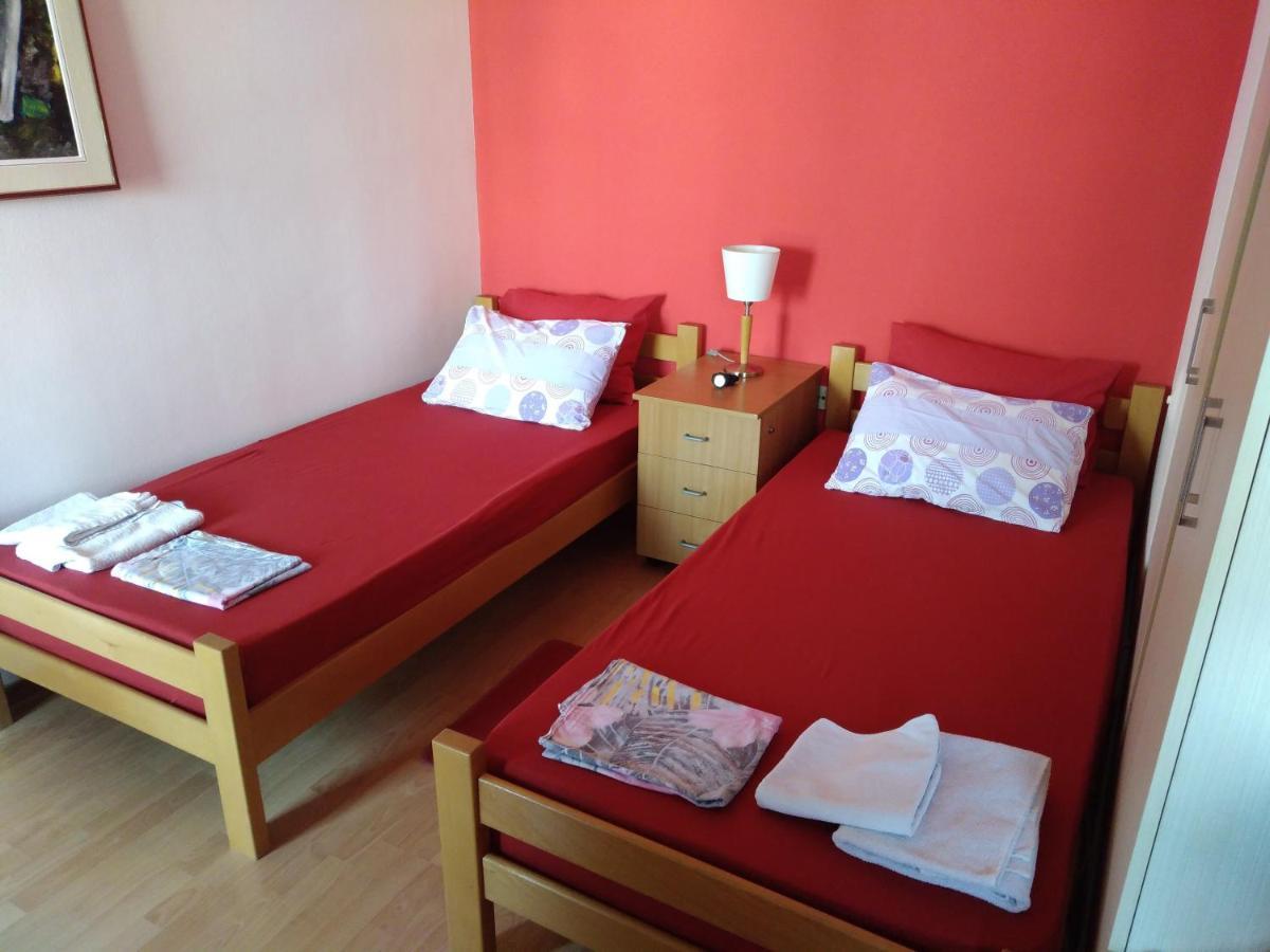 Skopje City Center Red Apartment Esterno foto