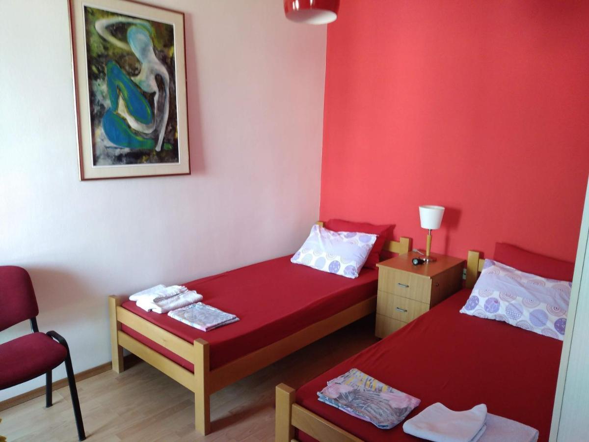 Skopje City Center Red Apartment Esterno foto