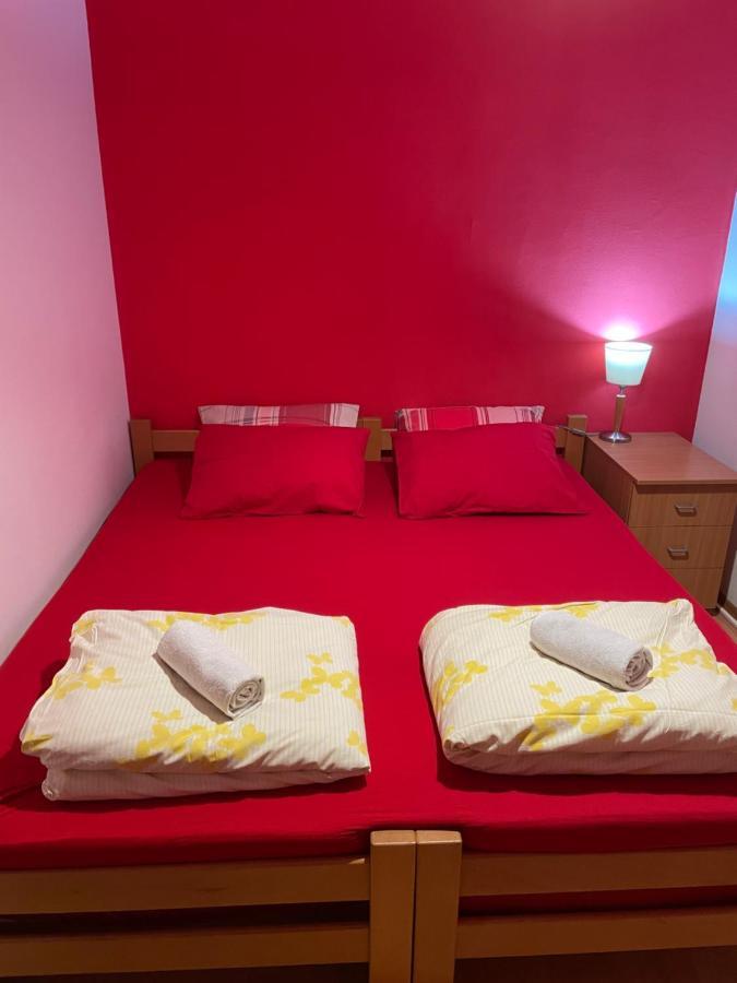 Skopje City Center Red Apartment Esterno foto